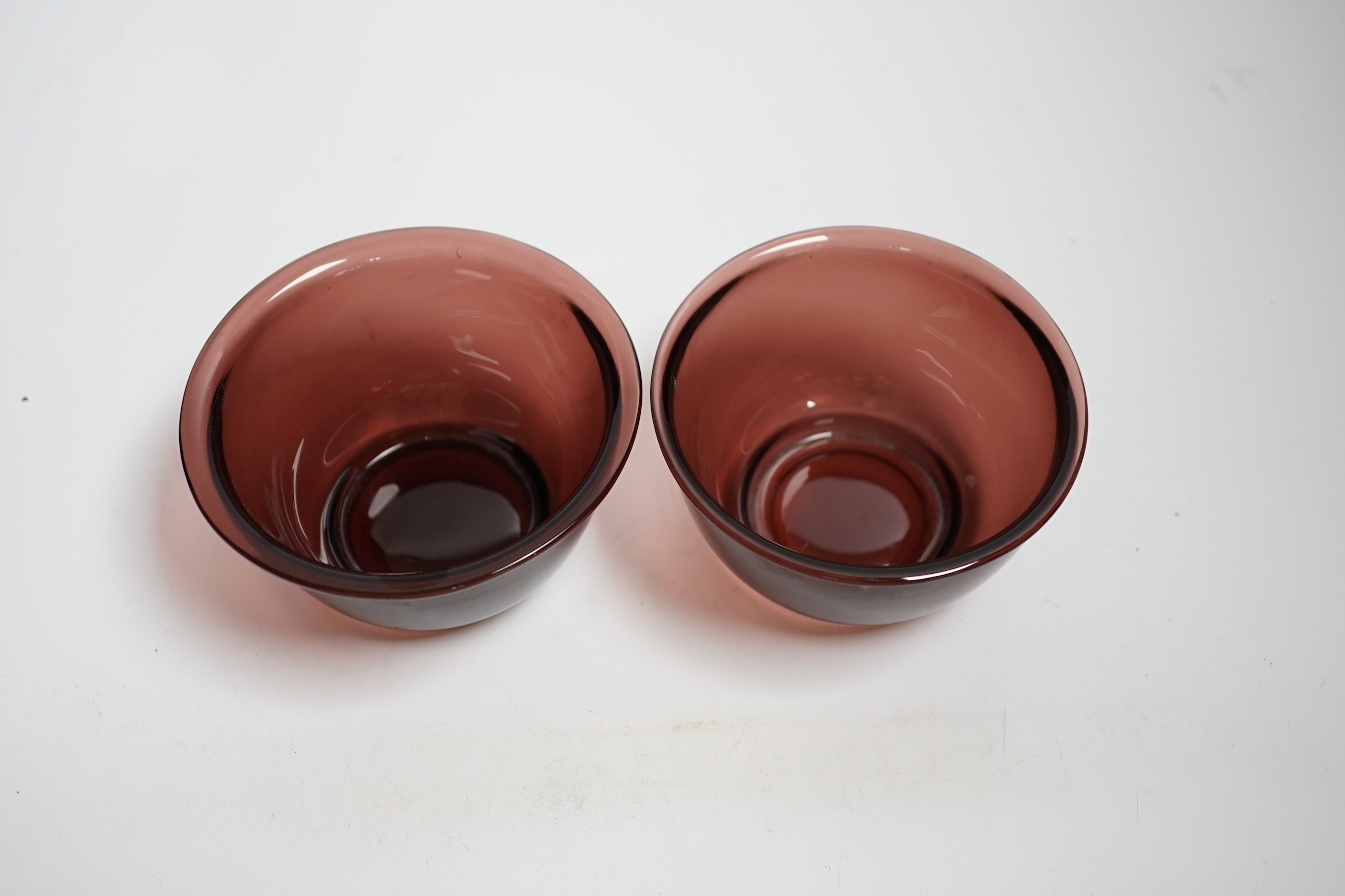 A pair of Chinese Peking glass bowls (amethyst), 10cm